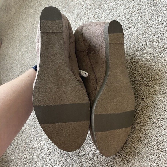 NEW Steve Madden Girl 9 Dallyy Taupe Faux Suede Lace Up Wedge Heel Ankle Boot - Picture 5 of 6